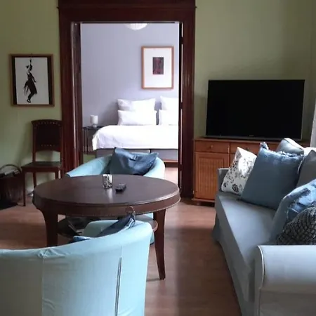 Appartement Huebscher Wohnen-geraeumige Im Gutshaus Nahe Saale Und Elbe Calbe