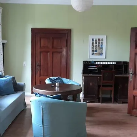 Huebscher Wohnen-geraeumige Im Gutshaus Nahe Saale Und Elbe