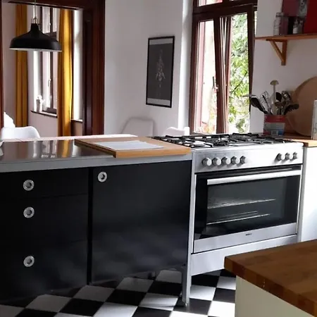 Huebscher Wohnen-geraeumige Im Gutshaus Nahe Saale Und Elbe Calbe