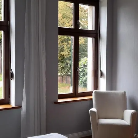 Huebscher Wohnen-geraeumige Im Gutshaus Nahe Saale Und Elbe * Calbe