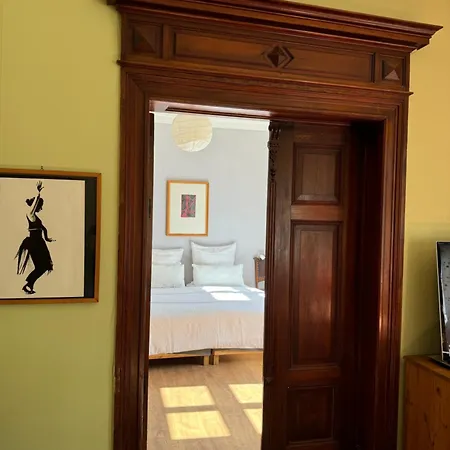 Huebscher Wohnen-geraeumige Im Gutshaus Nahe Saale Und Elbe Calbe