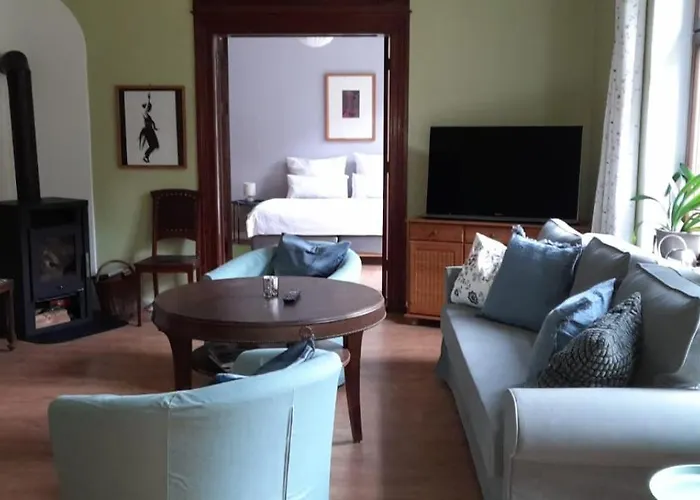 Lägenhet Huebscher Wohnen-geraeumige Im Gutshaus Nahe Saale Und Elbe Calbe