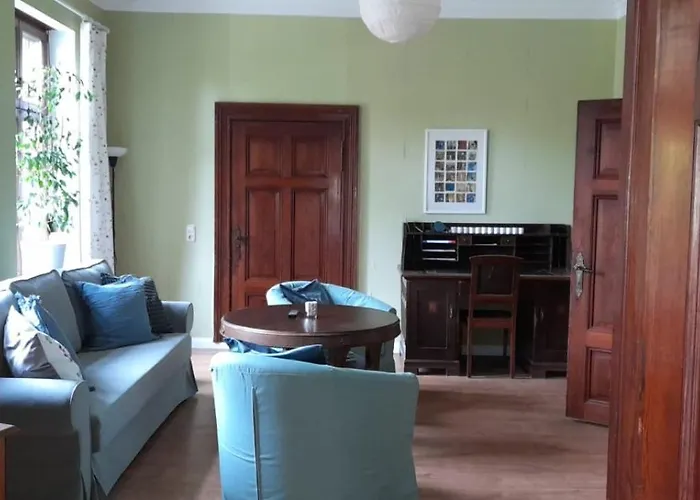 Huebscher Wohnen-geraeumige Im Gutshaus Nahe Saale Und Elbe