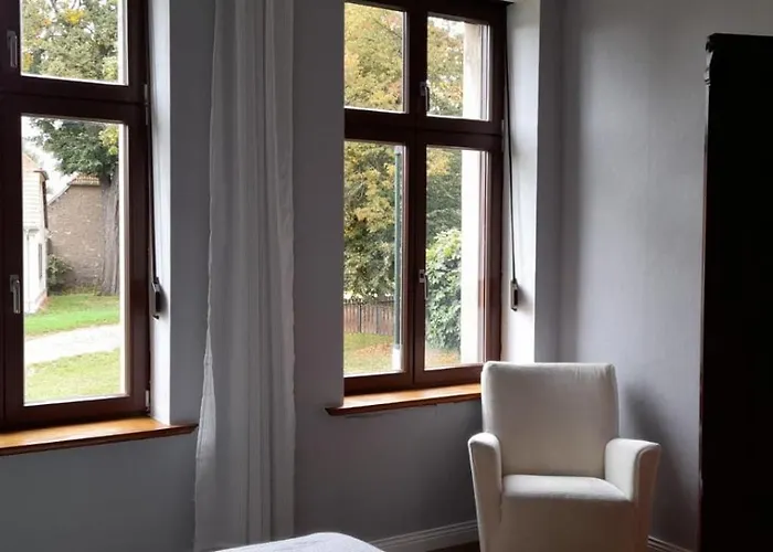 Huebscher Wohnen-geraeumige Im Gutshaus Nahe Saale Und Elbe * Calbe