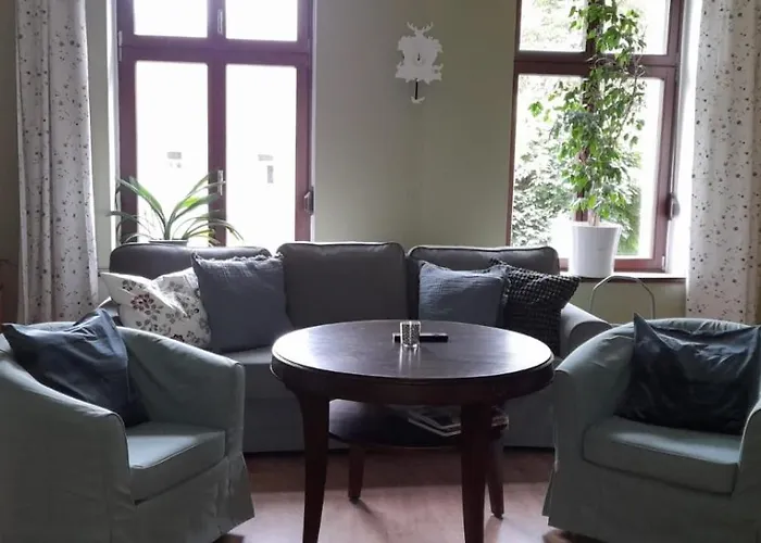 Huebscher Wohnen-geraeumige Im Gutshaus Nahe Saale Und Elbe *