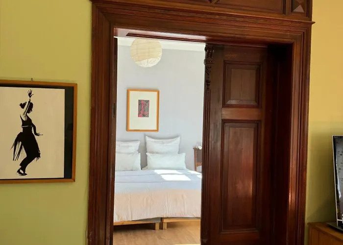 Huebscher Wohnen-geraeumige Im Gutshaus Nahe Saale Und Elbe Calbe