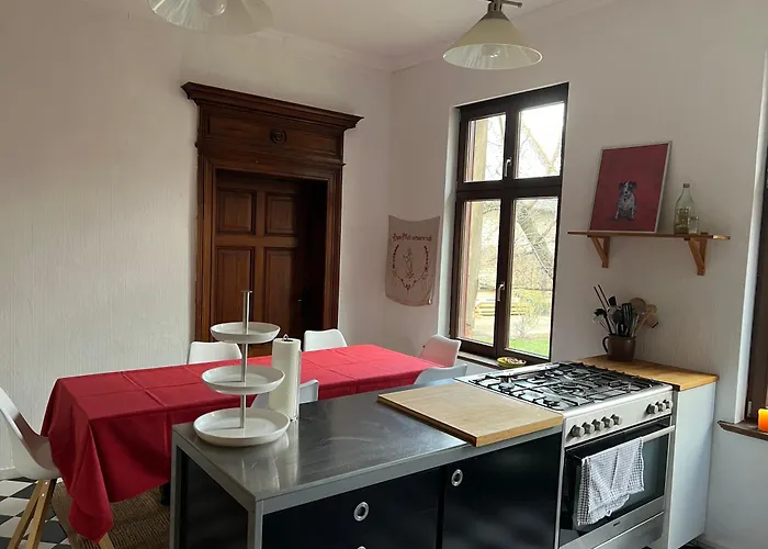 Lägenhet Huebscher Wohnen-geraeumige Im Gutshaus Nahe Saale Und Elbe *